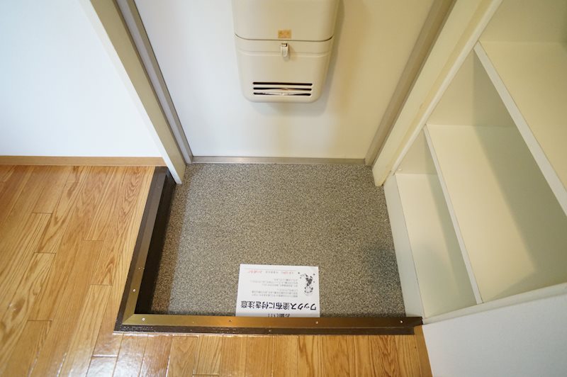 メゾンケイティーエス 玄関