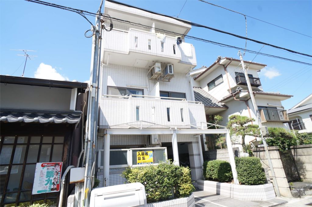 シティパレス川之上町 201号室 外観