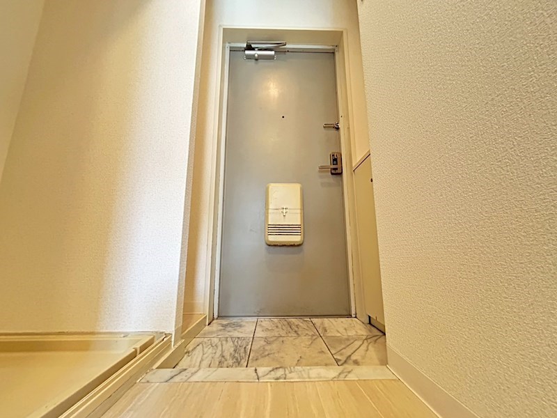 シティパレスJR奈良P-7 玄関