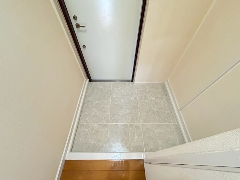 ロイヤルハイツ西田 玄関