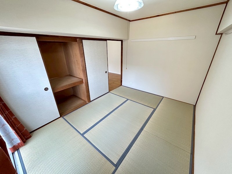 ロイヤルハイツ西田 ベッドルーム