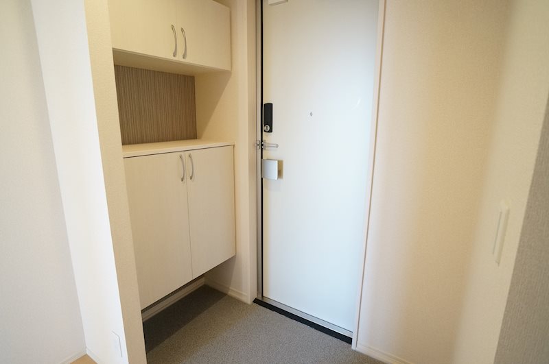 リノ　ムア 玄関