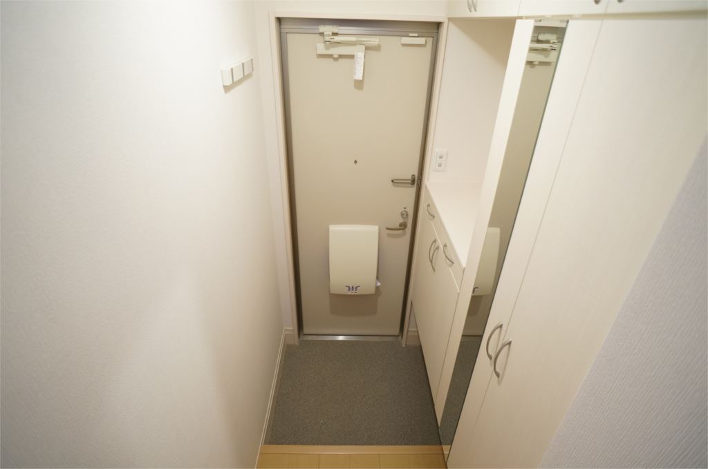 プラムコート大安寺　Ａ棟 玄関