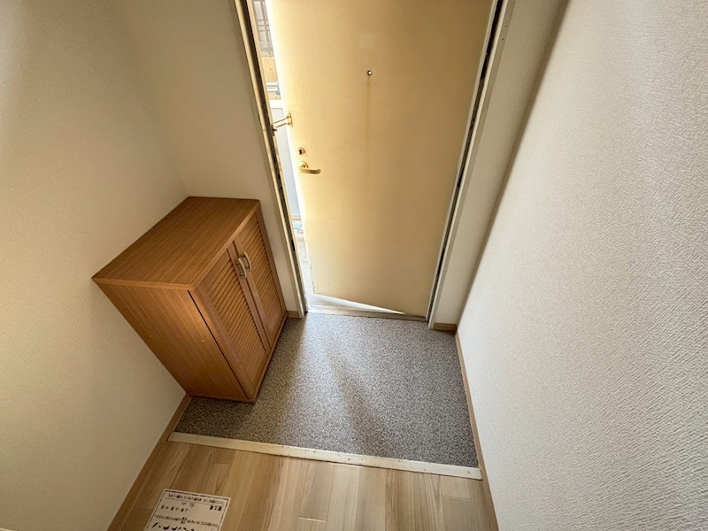 パレス大安寺 玄関