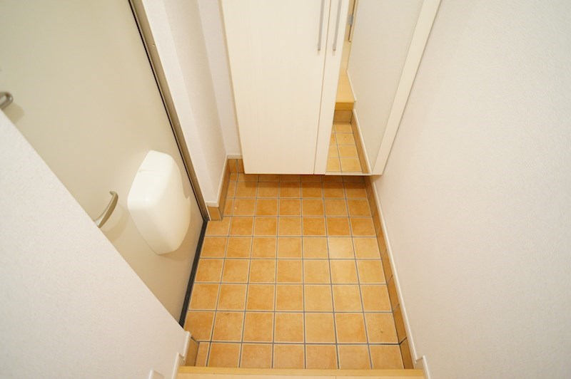 ウエストメゾンＣ 玄関