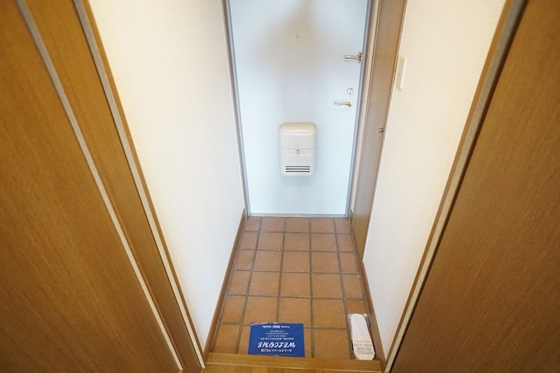 メゾン開宝二番館 玄関