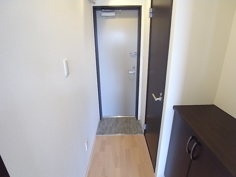 スタシオンドゥ西大寺 玄関