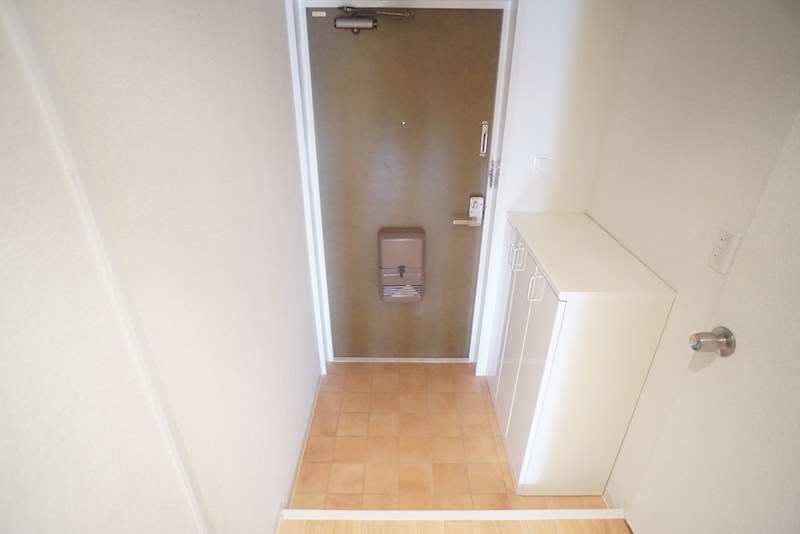 三和平城グランドパレス 玄関