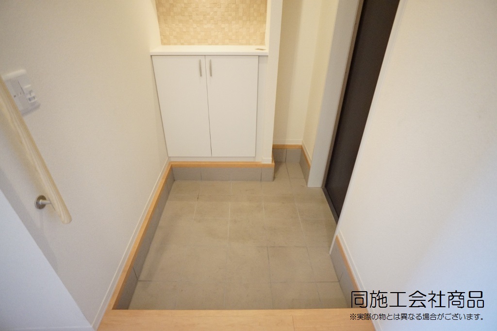 シャーメゾン平城 玄関