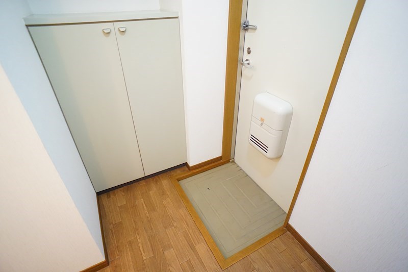 エステートピア中山 玄関