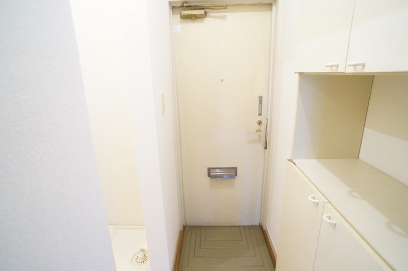 グランディーナ左京パートⅢ 玄関