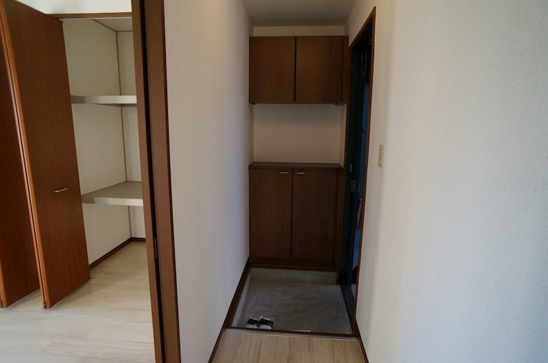 セゾン西の京 玄関