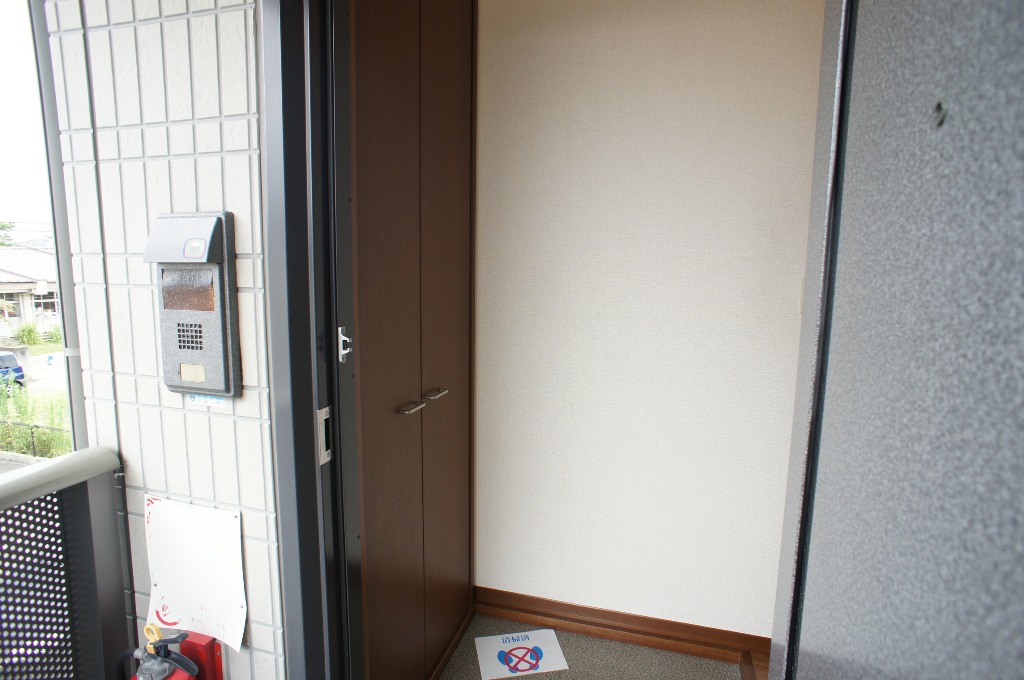 ラ・ペジブル 玄関