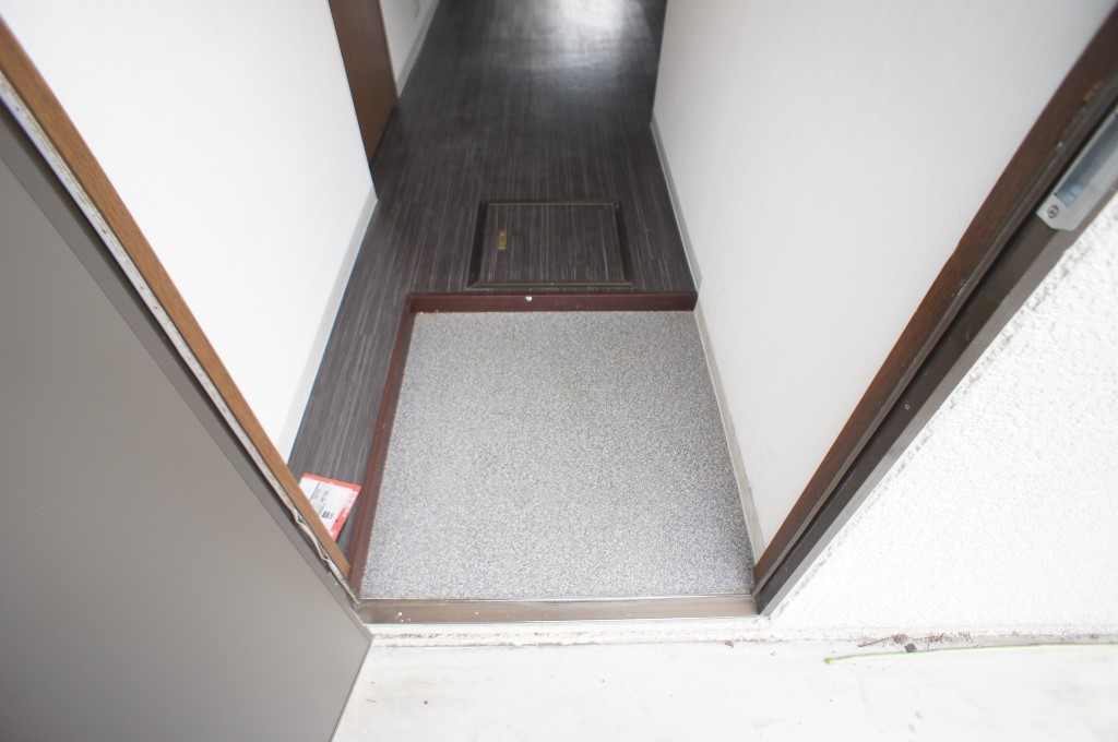 RA・CREW九条（ラ・クルークジョウ） 玄関