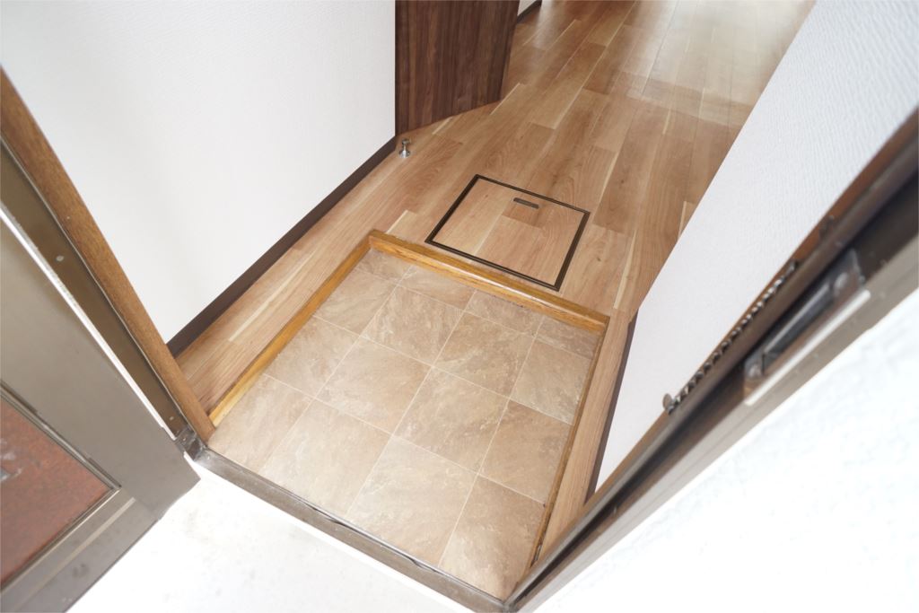 RA・CREW九条（ラ・クルークジョウ） 玄関