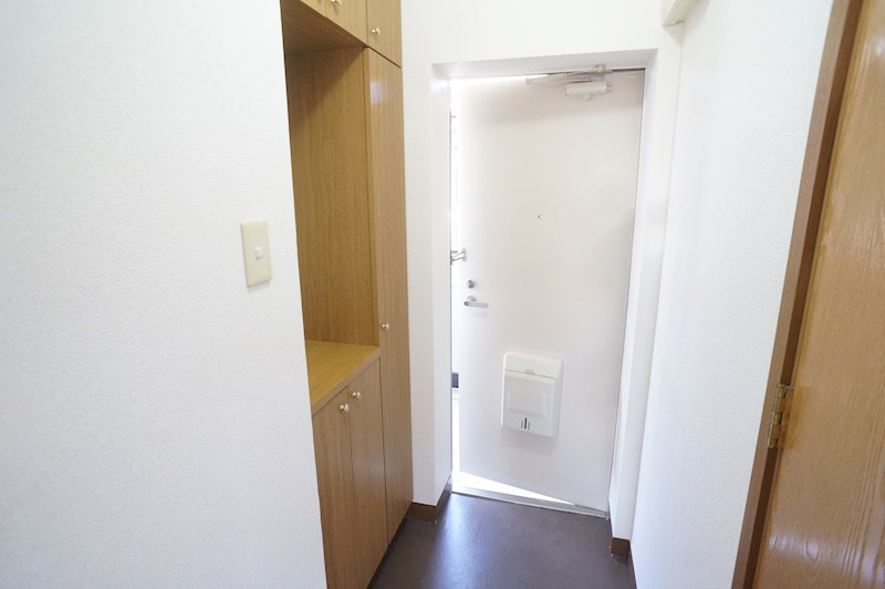 プレミール加茂Ａ 玄関