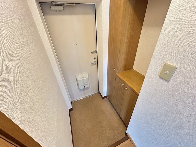 プレミール加茂Ａ 玄関