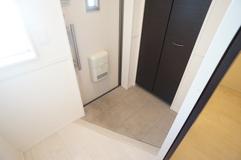 フィーカス　メモリア 玄関