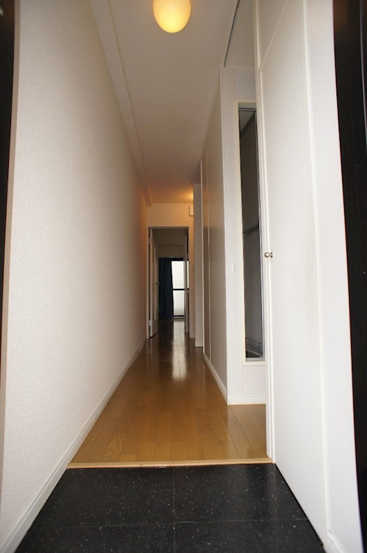 レオパレスジュピタ 玄関