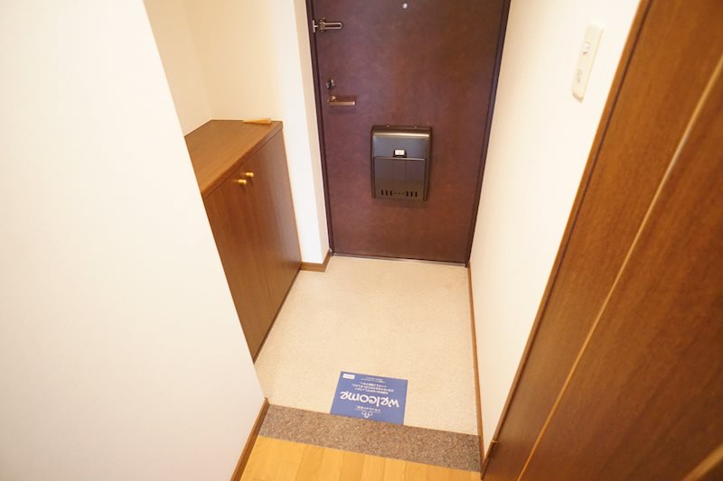 ボボスナラ 玄関