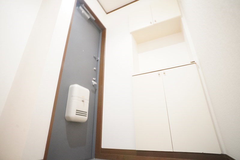 ファミーユ学園前 玄関