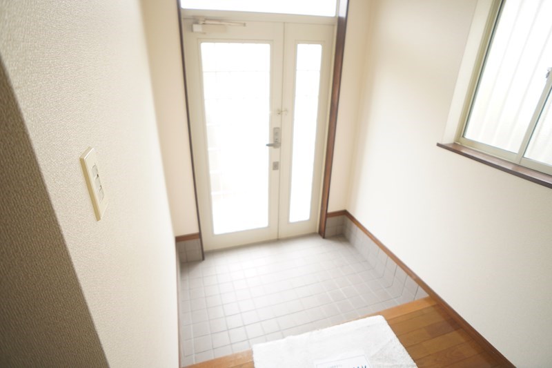 千代ヶ丘3丁目戸建 玄関