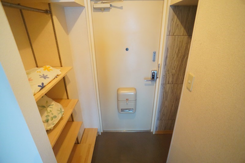 クレール秋篠 玄関