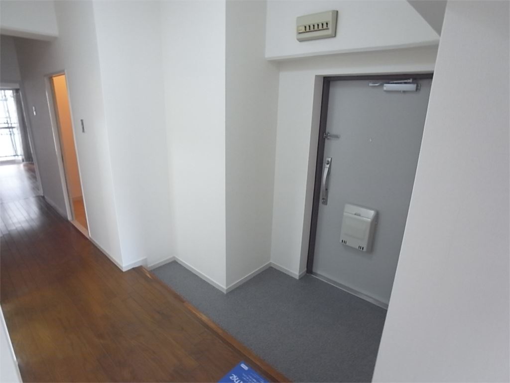 エクセルハイツ学園前朝日元町Ａ棟 玄関