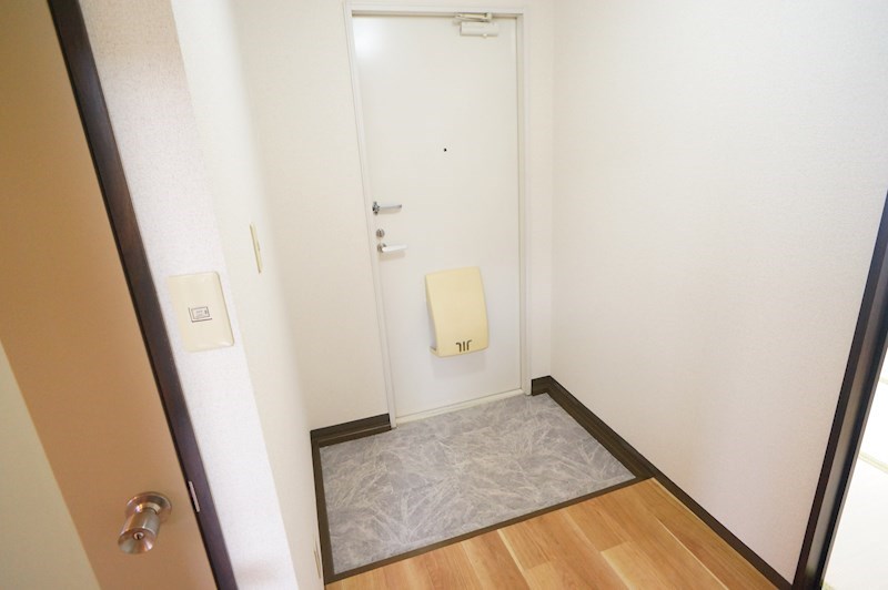 クレセール学園前Ｂ棟 玄関