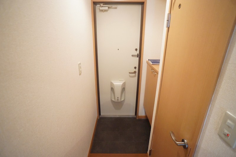 グランドゥール西大寺 玄関