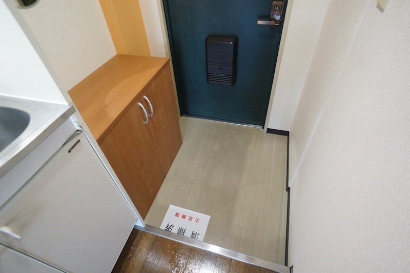 三芳ビル 玄関
