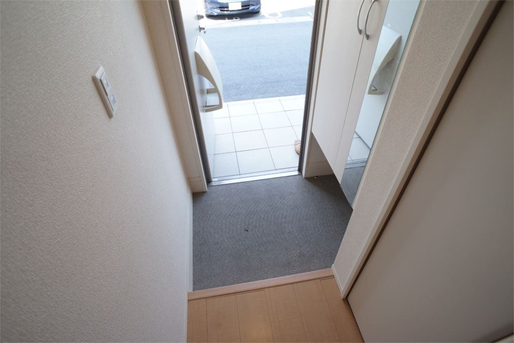 ラヴィネスト 玄関