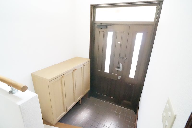 奈良市あやめ池北3丁目戸建 玄関