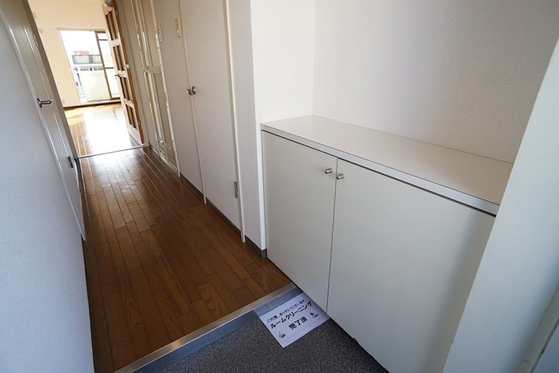 アドレ参番館 玄関