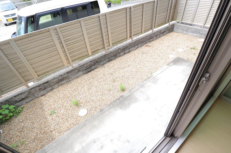 ホワイトガーデン ベランダ