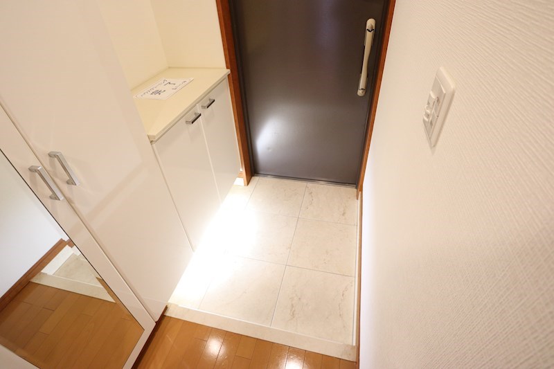 ビアンプラッセ 玄関