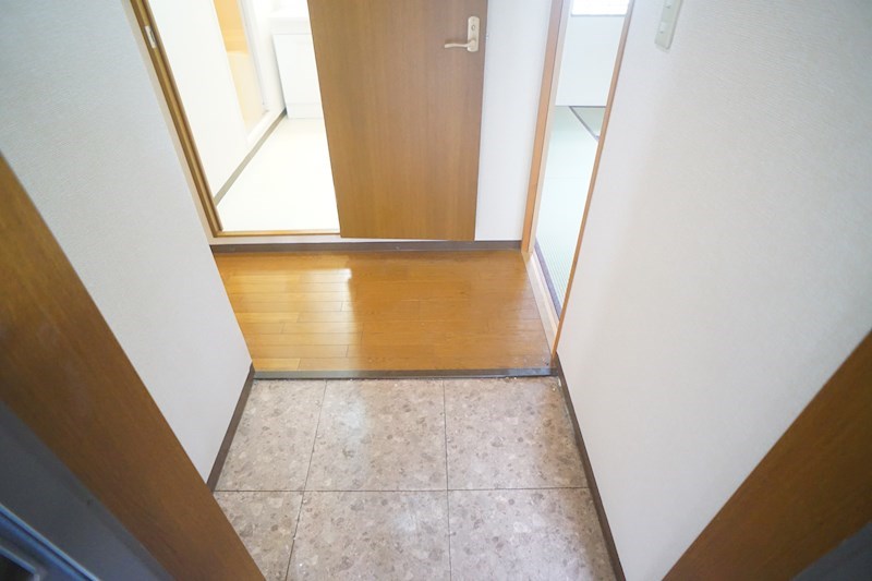 エスポワール三郷 玄関