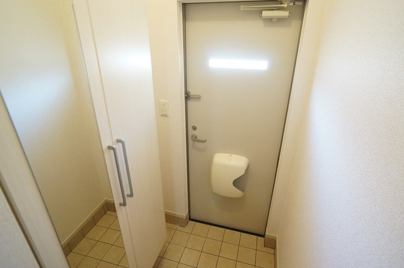 グランソレイユ今里 玄関