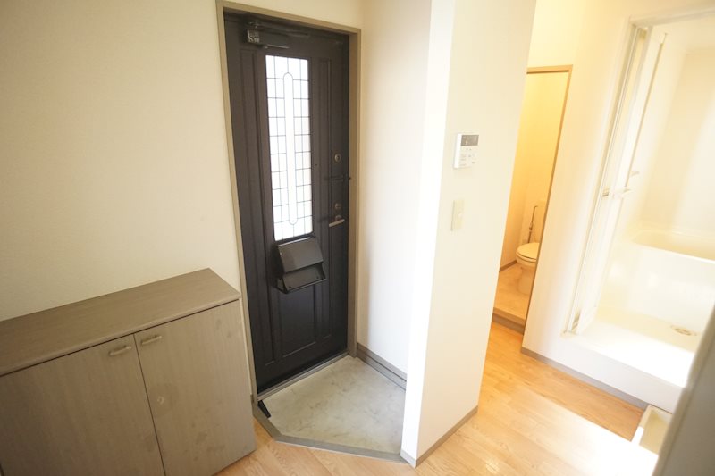 フローラ新大宮 玄関