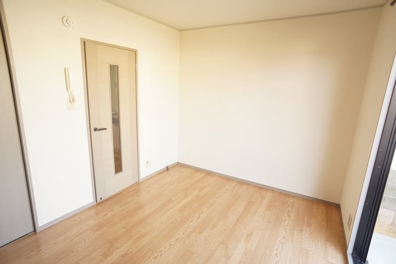 フローラ新大宮 ベッドルーム