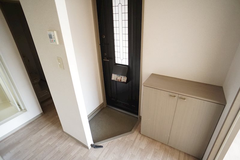 フローラ新大宮 玄関