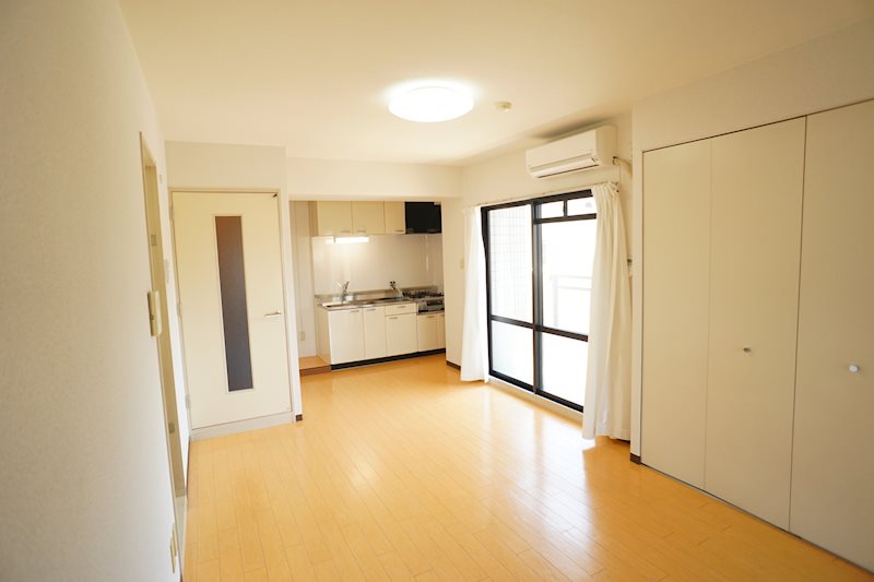 リバーサホ萬 リビング