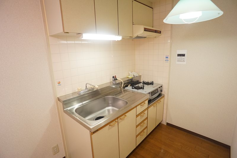 リバーサホ萬 キッチン