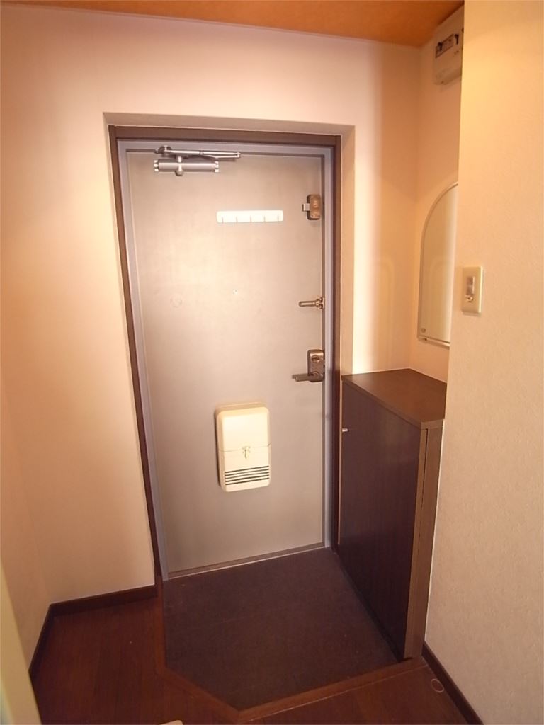 シティパレス生駒谷田町Ｐ7 玄関