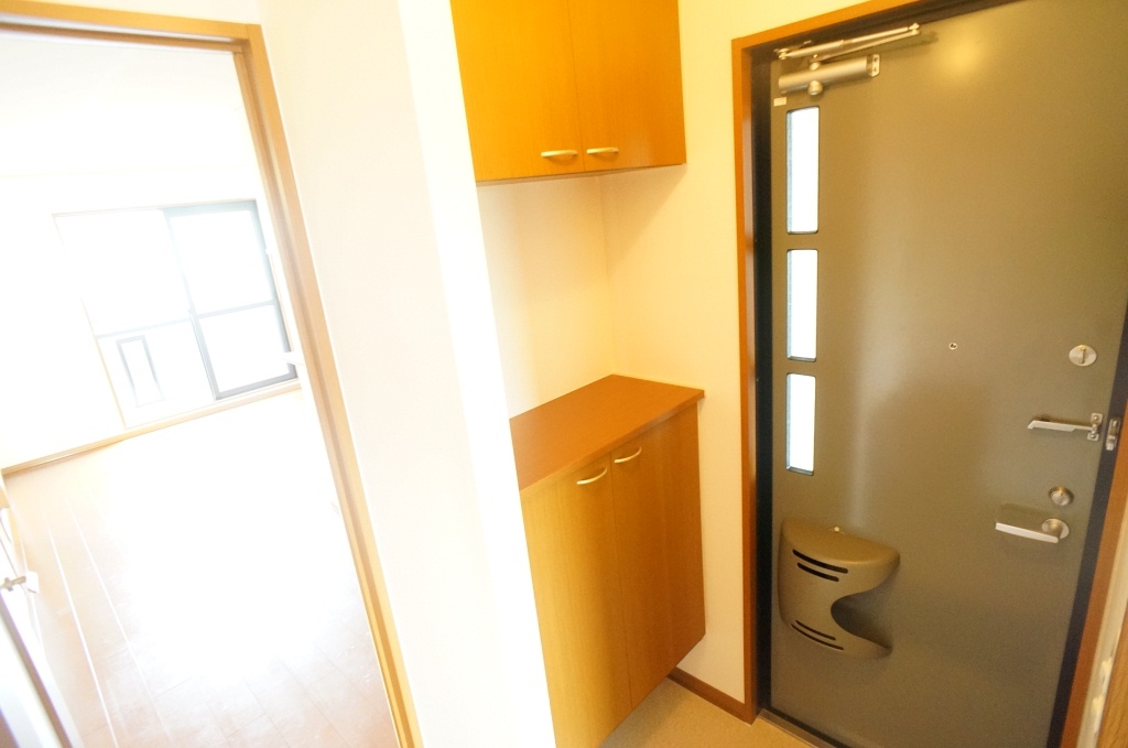 ベローチェ梅美台 玄関