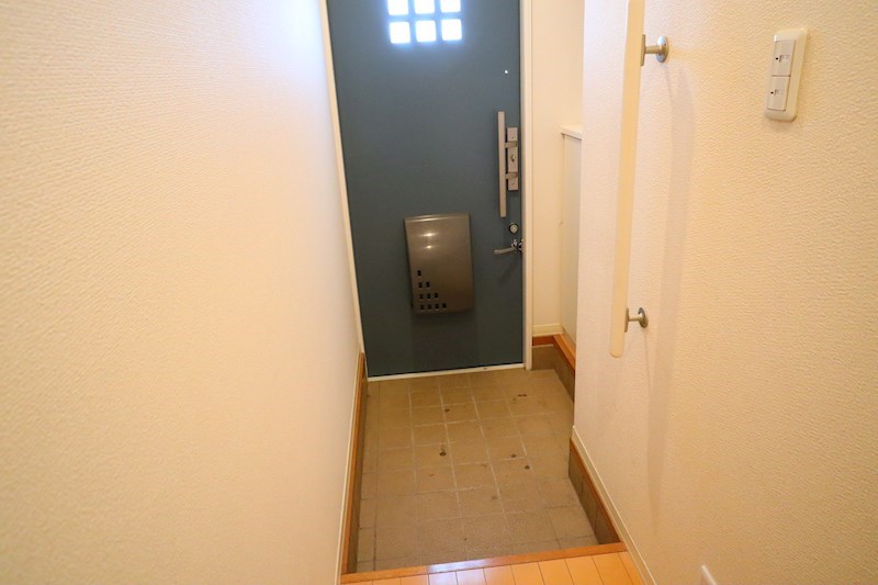 ＰｉｎｅＲｏｏｔｓ良福寺Ａ 玄関