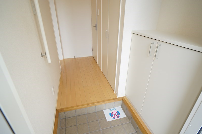 ＰｉｎｅＲｏｏｔｓ良福寺Ｂ 玄関