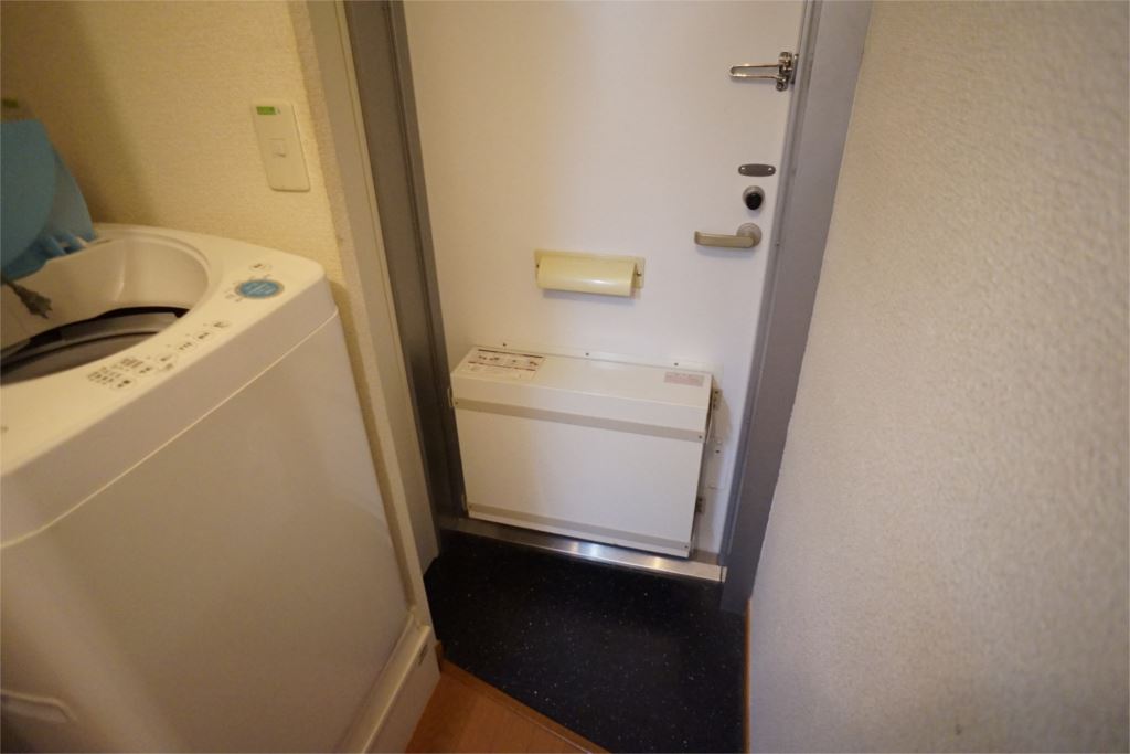 レオパレスリバートップ 玄関