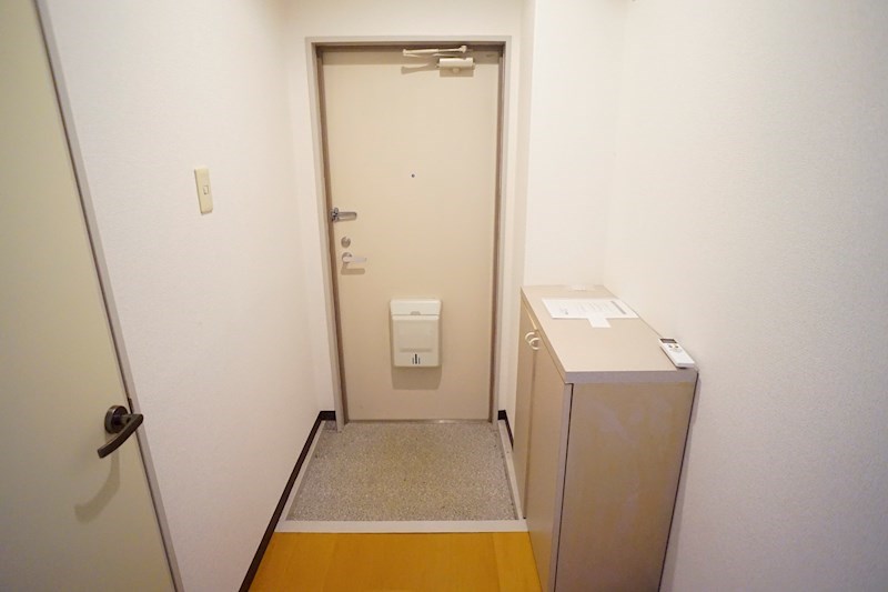 ジュネス東生駒 玄関