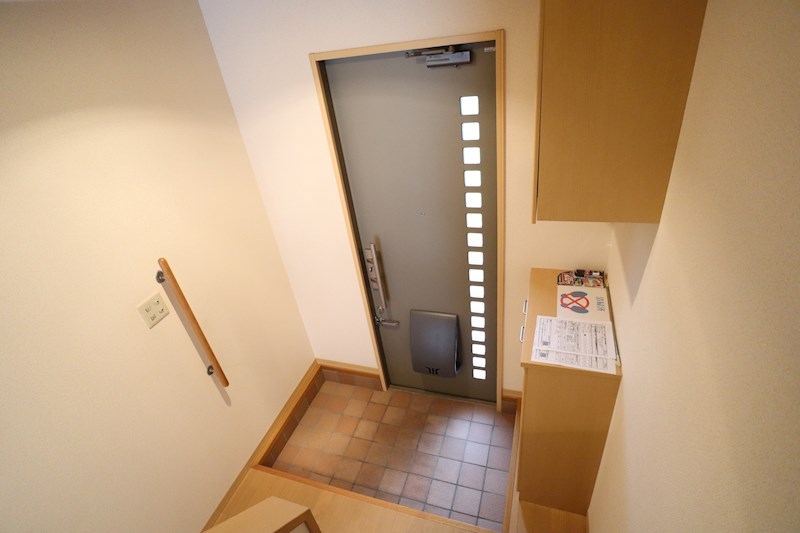 ルミエール旭ヶ丘 玄関
